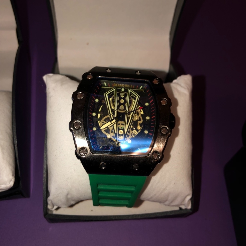 Luxury Watch - Picture 2 of 9